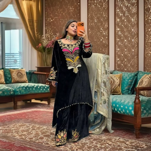 Traje de Fiesta Moderno TOP PLAZZO con Bordado de Lentejuelas y Parches de Terciopelo para Mujer, Largo hasta la Rodilla - Product Image 1