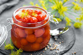 Latas de tomate recién cosechadas, en dados y empaquetadas para exportación global - Product Image 5