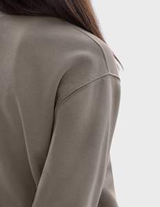 Sudadera Extra Grande para Mujer, Cuello Redondo, Color Sólido, Manga Larga, Hombros Caídos, Tejido de Algodón y Fibra de Bambú, Ecológica e Impermeable - Product Image 4