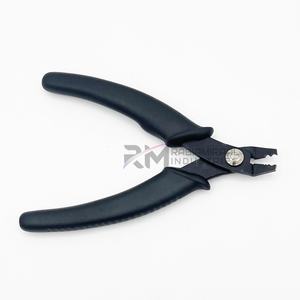 Pinza para Extensiones de Cabello RMI de Nuevo Diseño, Acero Inoxidable, Punta de Plasma Negra y Empuñadura Negra, Nueva Pinza - Product Image 3