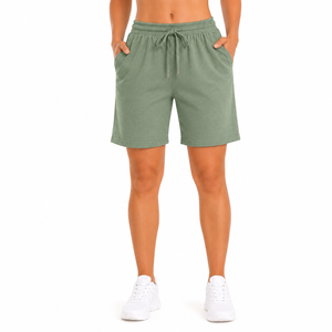 Shorts pour homme en mélange de coton et de spandex vert uni avec cordon de serrage et poches, style bermuda décontracté, tricoté, séchage rapide, imperméable - Product Image 1
