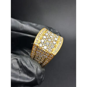 Anillo de banda ancha de plata de ley 925 con moissanita y diamantes, tono dorado, joyería llamativa con incrustaciones completas de piedras para compradores mayoristas - Product Image 1