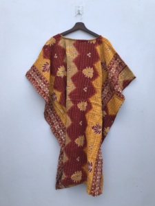 ชุดคลุมอาบน้ำสไตล์วินเทจ Kantha สำหรับผู้หญิง ผ้าฝ้ายคอวี ปิดด้วยเชือกผูก ระบายอากาศได้ดี เหมาะสำหรับใส่ไปชายหาดในฤดูร้อน - Product Image 6