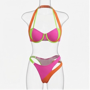 Ensemble de yoga 2 pièces imprimé papillon bleu avec finition dorée, body à col en V profond et jupe portefeuille longueur genou - Product Image 1