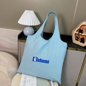 กระเป๋าโท้ทไนลอนแบบพับได้พร้อมพิมพ์โลโก้ – กระเป๋าสะพายไหล่น้ำหนักเบาสำหรับการช้อปปิ้ง การเดินทาง และการใช้งานในชีวิตประจำวัน - Product Image 1
