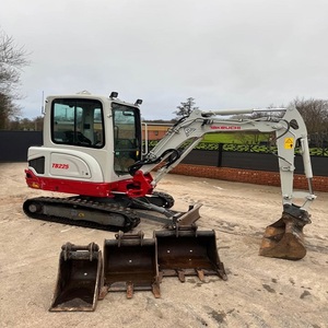 Mini-excavatrice Takeuchi robuste avec une puissance hydraulique élevée, une structure durable et un fonctionnement efficace - Product Image 6
