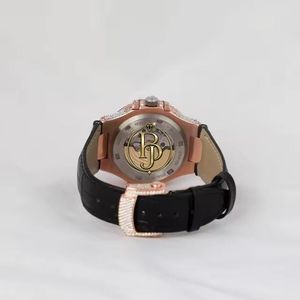 Montre carrée de luxe Briva en acier inoxydable avec verre en cristal, index des heures argentés, lunette scintillante, bracelet en caoutchouc, mouvement à quartz - Product Image 4