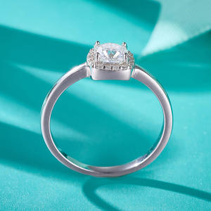 Anillo de plata 925 con incrustaciones de diamantes, corte princesa, VVS, moissanita, para compromiso, unisex, banda cuadrada. - Product Image 3