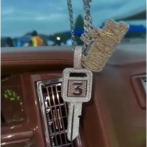 Colgante de llave de coche con diseño único, estilo Hip Hop, con incrustaciones de Moissanita, en plata de dos tonos, con logotipo personalizado, joyería para hombre estilo rapero - Product Image 1