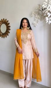 Costume Anarkali pour femmes, violet, brodé, avec dupatta, tenue de mariage traditionnelle indienne et pakistanaise, robe en soie longue jusqu'au sol - Product Image 1