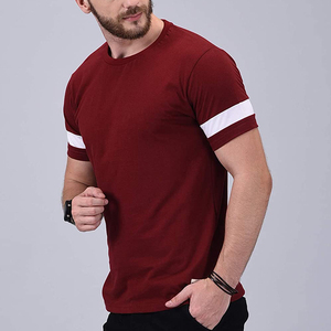 เสื้อยืดแขนสั้นผู้ชายสีแดงเลือดหมู คอกลม ผ้าถัก สไตล์ลำลอง สีพื้น แต่งขอบตัดสี - Product Image 3