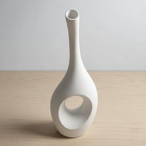 แจกันสีขาวสไตล์มินิมอลสำหรับตกแต่งบ้าน ดีไซน์แบบโปร่ง ศิลปะประติมากรรมตกแต่งบ้าน ห้องนั่งเล่น สำนักงาน ของตกแต่งบนโต๊ะ - Product Image 2