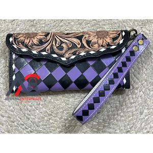 Cartera de Mujer de Cuero Vacuno con Diseño a Cuadros y Grabado Floral, Estilo Occidental, Hecha a Mano, con Correa de Muñeca de Cuero Genuino - Product Image 1