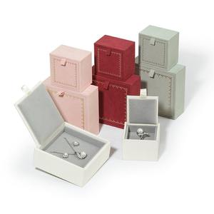 Boîte à bijoux élégante en velours avec rabat, personnalisable avec logo, style simple, forme carrée, pour la Saint-Valentin, pour bagues et boucles d'oreilles, vente en gros - Product Image 3