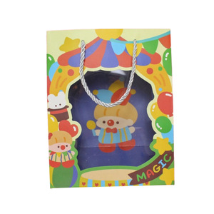 Bolsa de papel de regalo Premium para bebés con ventana frontal transparente y tarjeta de felicitación: solución de embalaje ecológica y duradera (estilo 01) - Product Image 3