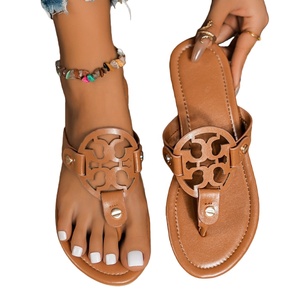 YESTEEM Nuove Ciabatte Estive Alla Moda con Punta Incisa, Comoda Soletta in PU, Suola Morbida con Design Traforato, Tendenza Moda Piatta - Product Image 1