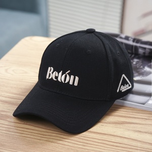 Gorra de béisbol deportiva de verano para mujer, estilo coreano, versátil para exteriores, con protección solar, diseño de letras en colores vibrantes y visera rígida. - Product Image 2