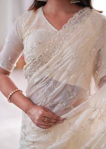 Pallu de boda de calidad original con cuentas pesadas auténticas, moti y hilos, con bordes de trabajo artesanal de fantasía. - Product Image 4