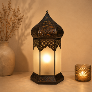 Lanterne marocaine en métal ajouré avec design en forme de dôme, finition noire antique, porte-bougie décoratif pour la décoration du Ramadan - Product Image 6