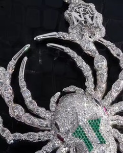 Dvars Colgante de Lujo de Plata de Ley 925 Bañado en Oro con Moissanita, Diseño de Araña de Diamantes, Corte Brillante, Engaste de Garra, Estilo Iced Hip - Product Image 5