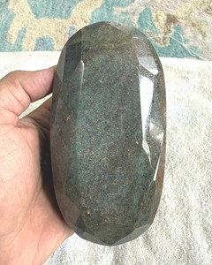 พลอยทับทิมธรรมชาติทรงรีเจียระไนแบบมรกต น้ำหนัก 5000 กะรัต พลอยเม็ดเดี่ยวขนาดใหญ่ สีแดงเข้มขัดเงา พลอยทับทิมคุณภาพสูง - Product Image 5