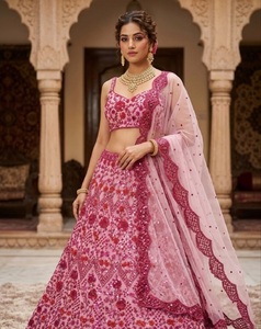 Lehenga Choli Tradicional Étnico Indio de Diseño con Lentejuelas y Bordados, Hecho con Materiales Reciclados para Vestido de Boda, Ropa para Mujer - Product Image 1
