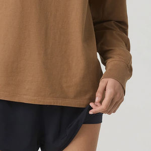 Camiseta de Manga Larga para Mujer, Diseño Relajado y Cómodo, Material de Alta Calidad, Color Sólido, Estilo Moderno y Minimalista - Product Image 4