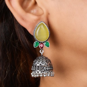 Boucles d'oreilles Jhumka en argent oxydé antique avec pierre œil de chat, bijoux traditionnels indiens faits à la main pour femmes - Product Image 5