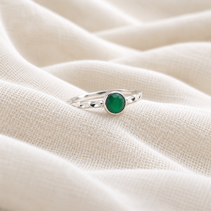 925 <b>Sterling</b> <b>Silver</b> Round Green Onyx Gemstone <b>Ring</b> 1.4g with Bezel Setting and Hammered <b>Band</b> Wholesale Jewelry - Product Image 1