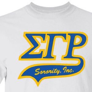 Camiseta Blanca con Serigrafía Sigma Gamma Rho en Azul Real y Dorado, Cuello Redondo, Manga Corta, Diseño con Letras Griegas, Estilo Casual para Hermandades - Product Image 5
