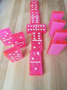 Jeu de dominos en résine époxy de haute qualité avec un design créatif pour les jeux d'intérieur, les soirées en famille, les fêtes et les collections de cadeaux - Product Image 4