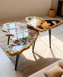 Table d'appoint design moderne en résine époxy faite à la main, motif papillon, avec pieds en forme d'épingle à cheveux noirs - Product Image 2