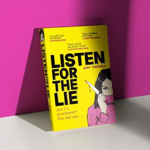 Escucha para descubrir la verdad de Amy Tintera, libro en inglés de bolsillo, libro de suspense, secretos y drama - Product Image 1