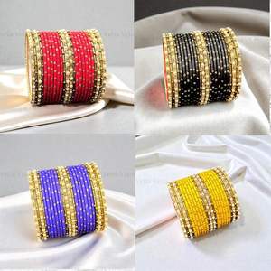 ชุดกำไลข้อมือไหมสีชมพูและสีน้ำเงินเข้ม งานฝีมือสวยงาม ประดับด้วยงานกระจกประณีตและลูกปัดทองคำ ดีไซน์แบบดั้งเดิม - Product Image 2