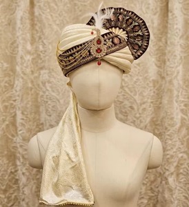 Safa en soie ivoire royal fait main avec bordure Zardosi bordeaux et Kalgi rubis, Turban de mariage de luxe pour marié, Vente en gros - Product Image 5