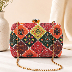 Pochette ethnique multicolore, sac à main ethnique de créateur pour femmes, pour les mariages et les occasions festives - Product Image 1