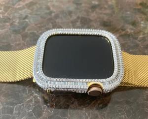 Carcasa con Zirconia Baguette y Diamantes de Laboratorio en Oro Amarillo para Apple Watch, Diseño Completo y Elegante para Unisex - Product Image 4