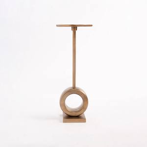 Table d'appoint de luxe avec plateau en verre et support en métal doré, table d'appoint moderne pour salon, chambre à coucher, décoration élégante - Product Image 3