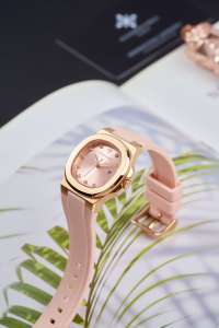 Montre de mode Alexander Ferros 6342R-16 avec mouvement à quartz, verre saphir, bracelet en caoutchouc de 32 mm, résistance à l'eau de 50 m, acier inoxydable - Product Image 3