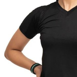 Camiseta negra de manga corta con cuello en V para mujer, camiseta básica informal ajustada, camiseta elástica para el día a día, ropa de moda para mujer, ropa de verano - Product Image 3