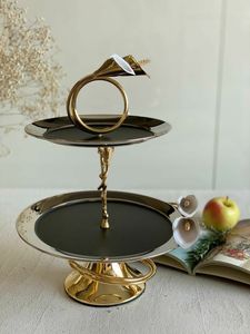 Support de service à 3 niveaux en métal doré de luxe, design feuille, plateau décoratif pour desserts et cupcakes, centre de table - Product Image 2