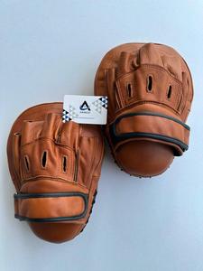 AimBest Guantes de Boxeo de Cuero Marrón Curvos, Protectores y Transpirables para Entrenamiento de MMA, Muay Thai, Kickboxing y Gimnasio - Product Image 2