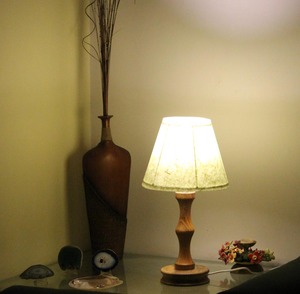 100% fibra de Lokta y su papel tiene una historia budista antigua del Himalaya y produce una luz espectacular alrededor de la lámpara de madera. - Product Image 3