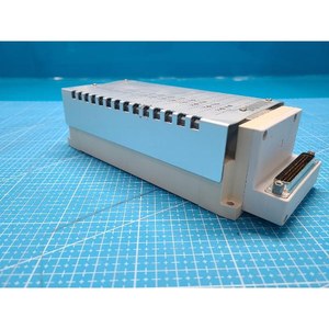 Ensemble de distributeur de solénoïdes SMC SS5V1-10FD-X44, utilisé tel quel, pièces d'équipement semi-conducteur d'occasion - Product Image 6