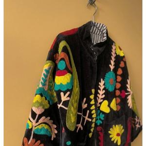 Chaqueta Bohemia de Terciopelo Negro con Bordado Floral Suzani, Manga Larga, Cuello Alto, Hecha a Mano, Ropa de Abrigo Otoñal para Mujer - Product Image 3
