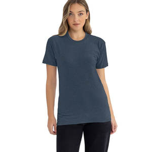 Camiseta CVC Premium Ajustada (N6210) de Algodón de Buena Calidad con Patrón de Letras, Transpirable, Cuello Redondo, Manga Corta, Camiseta Next Level - Product Image 4