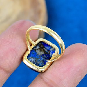 Bague artisanale en lapis-lazuli naturel, pierre précieuse en forme de coussin, plaqué or 18 carats sur argent sterling 925 - Product Image 4