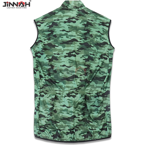 เสื้อกั๊กปั่นจักรยานพิมพ์ลายพรางสำหรับผู้ชาย แบบซับลิเมชั่น น้ำหนักเบา ไม่มีแขนเสื้อ พร้อมกระเป๋าหลังลึก - Product Image 2