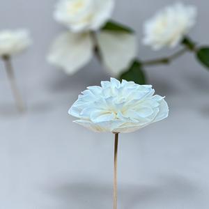 Flores de Madera Sola VADEE, Hechas a Mano, Sostenibles, Clásicas, Color Marfil, Dalia, 8.5 CM, Varilla de Fibra de Planta de Sesbania, Tailandia - Product Image 2