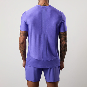 Ensemble de sport pour homme de haute qualité, été, violet uni, t-shirt à manches courtes et short avec bandes réfléchissantes à séchage rapide pour la salle de sport et la course à pied - Product Image 2